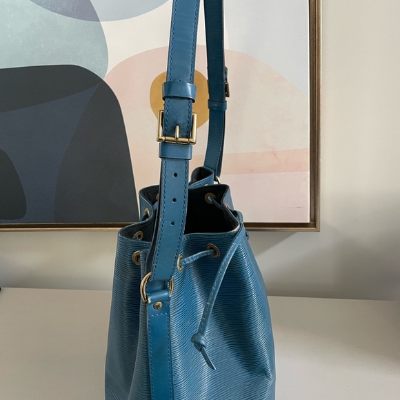 Louis Vuitton LV Authentic Blue Epi Petit Noe Shoulder Leather Bucket Bag - Picture 4 of 15